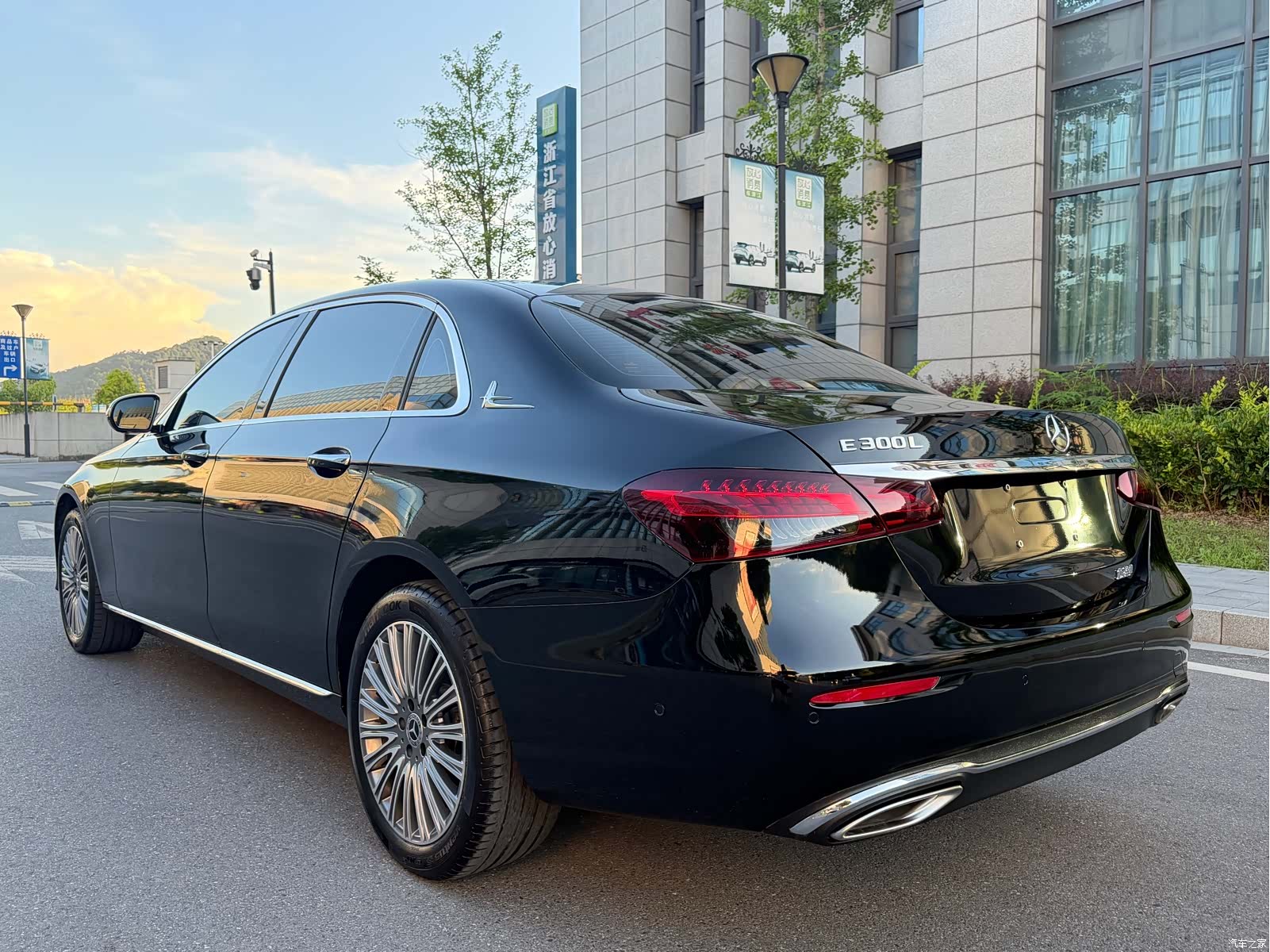 Mercedes-Benz E-Class, 2023 16