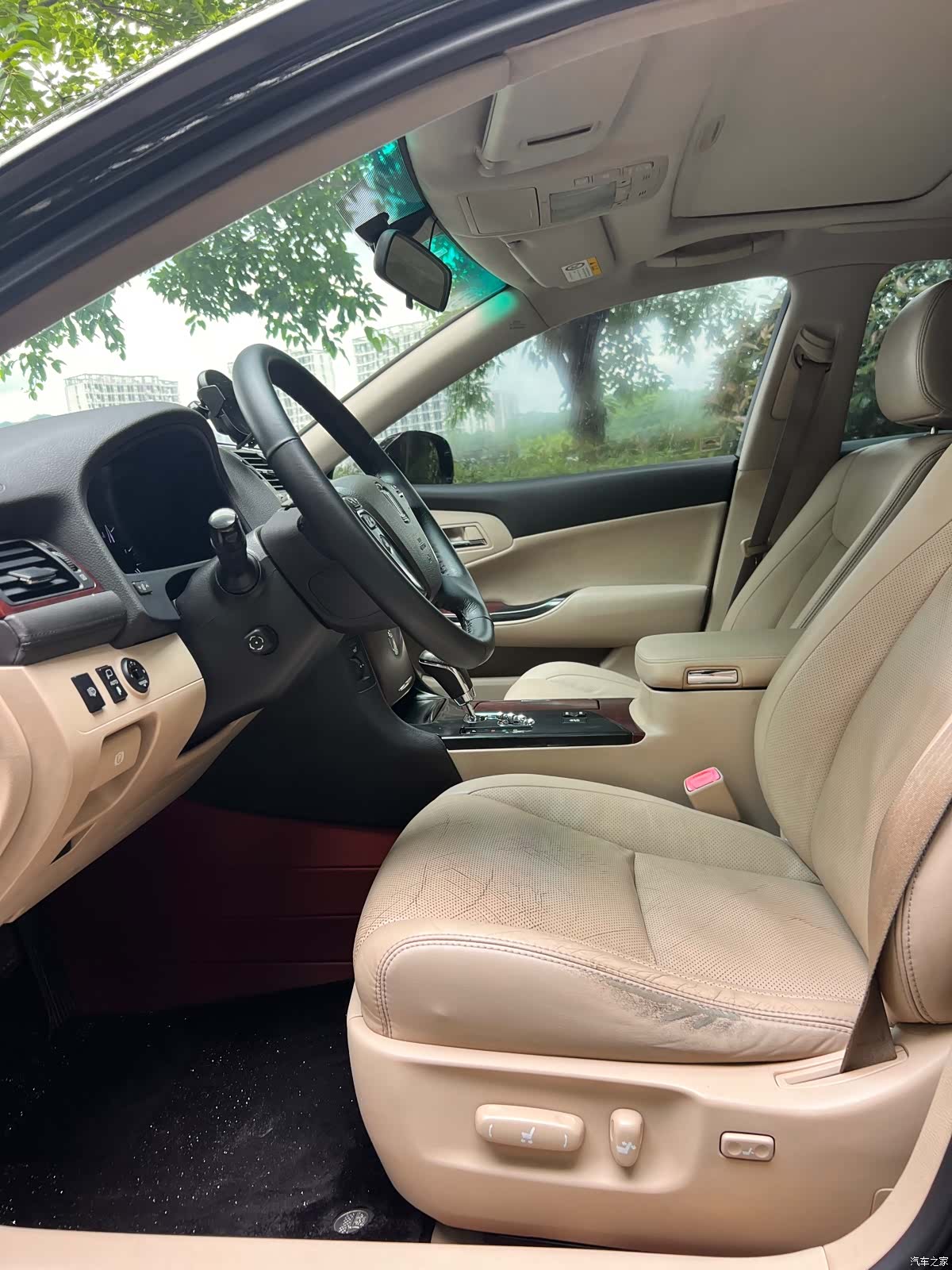 Toyota Crown, 2011 3