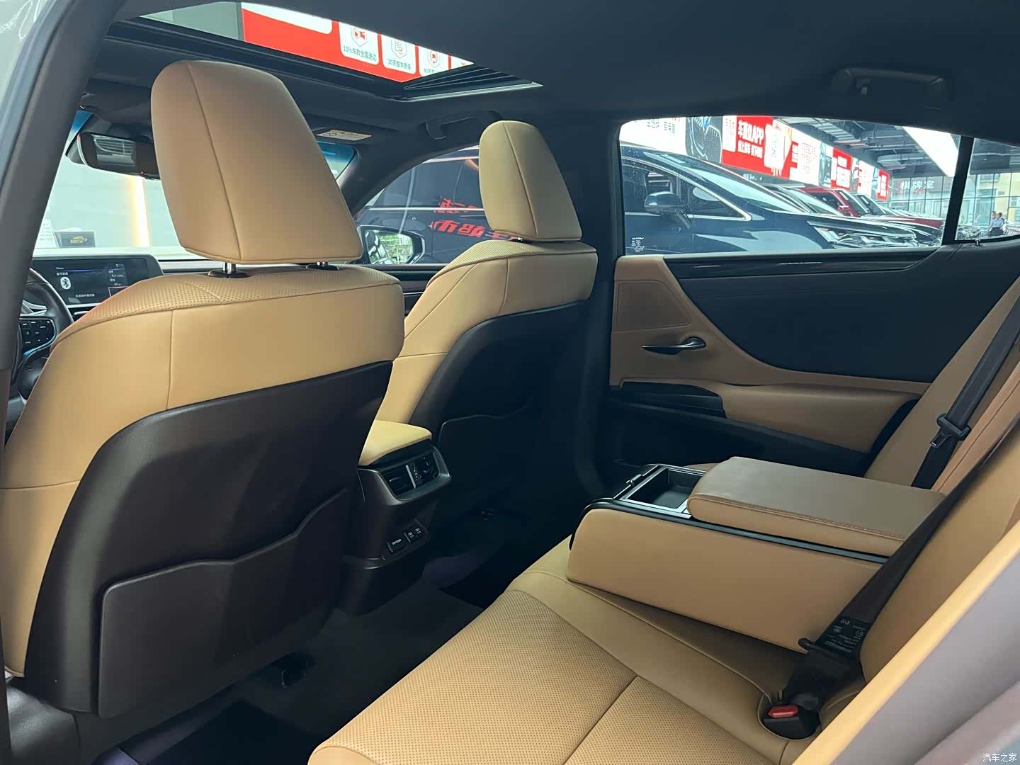 Lexus ES, 2019 11