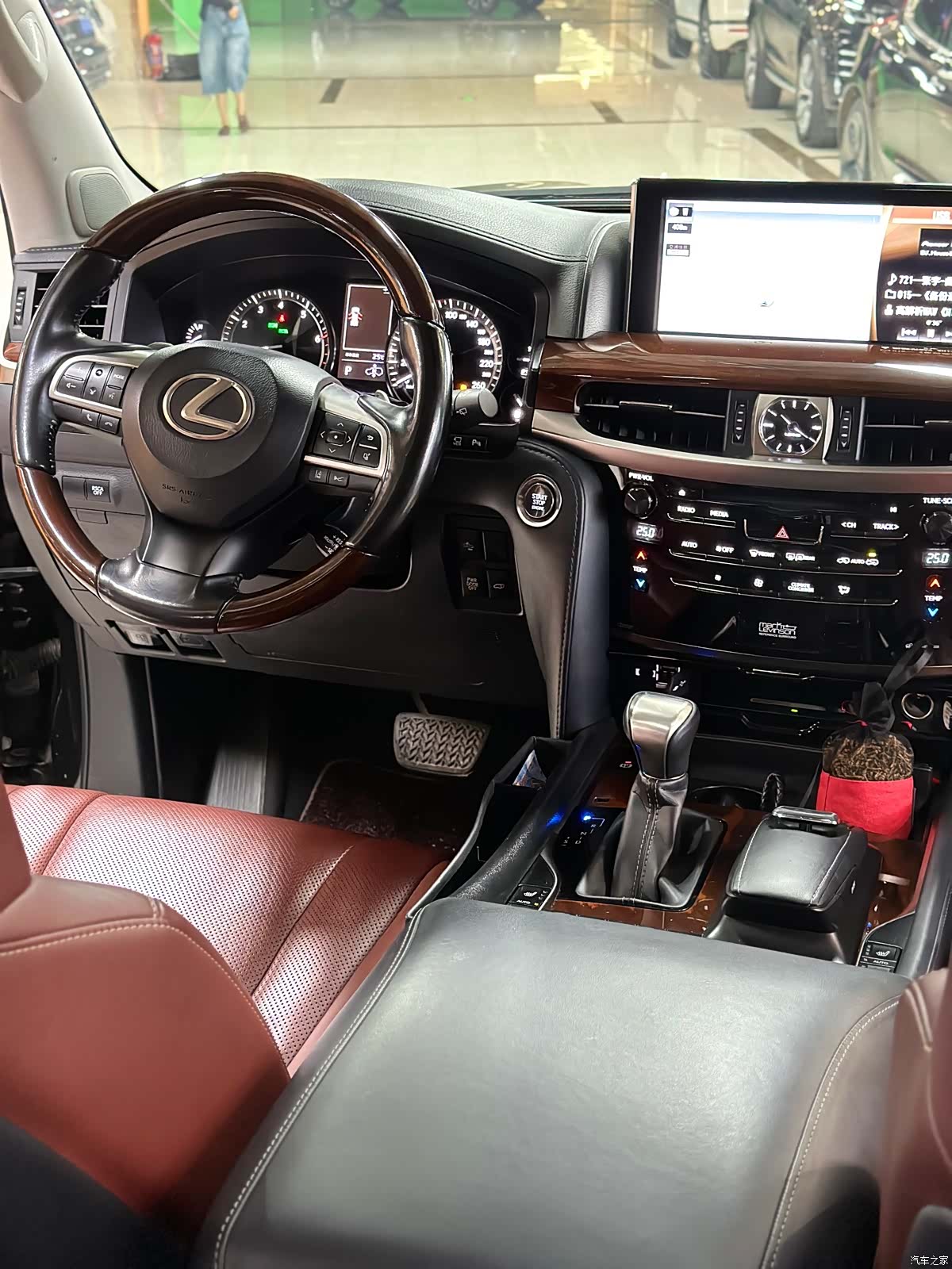 Lexus LX, 2020 11