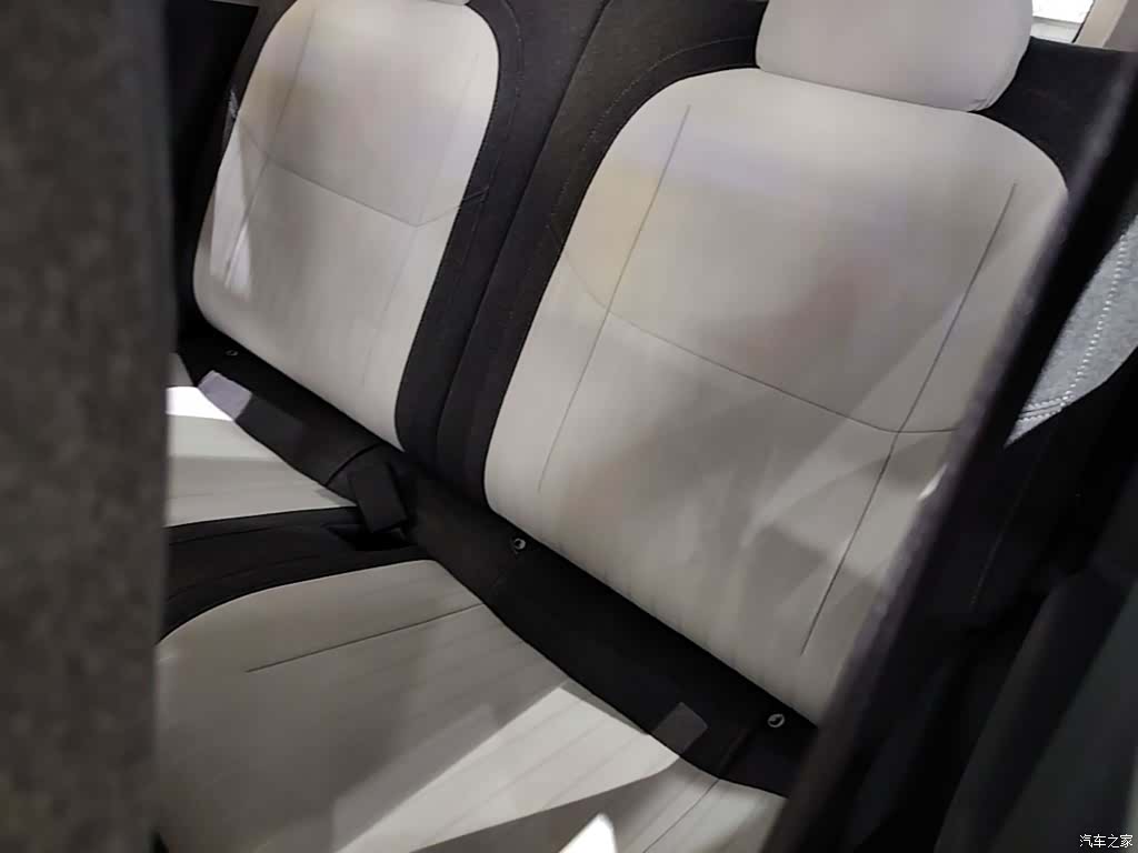 Geely Panda, 2025 17