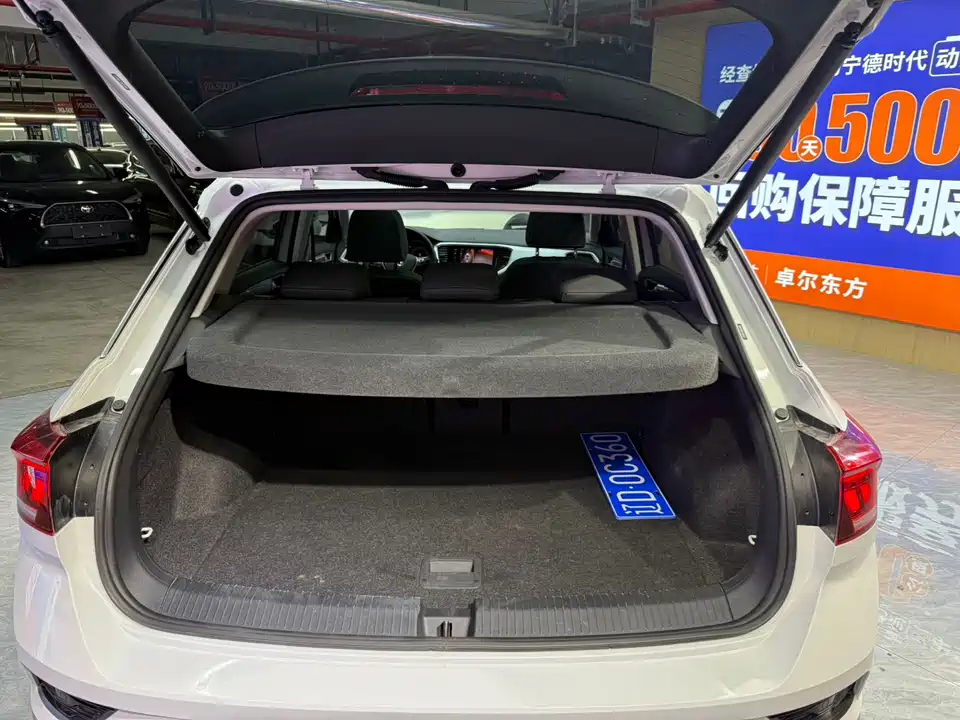 Volkswagen T-ROC exploring Songs