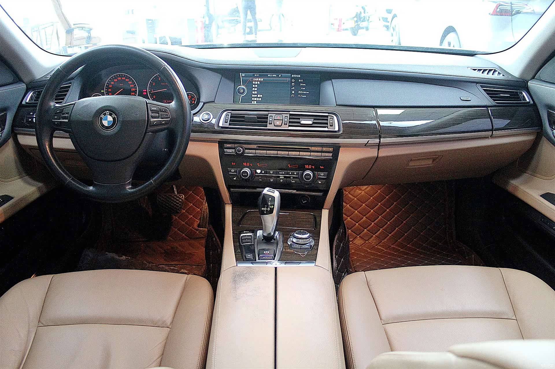 BMW 7 Series, 2011 4