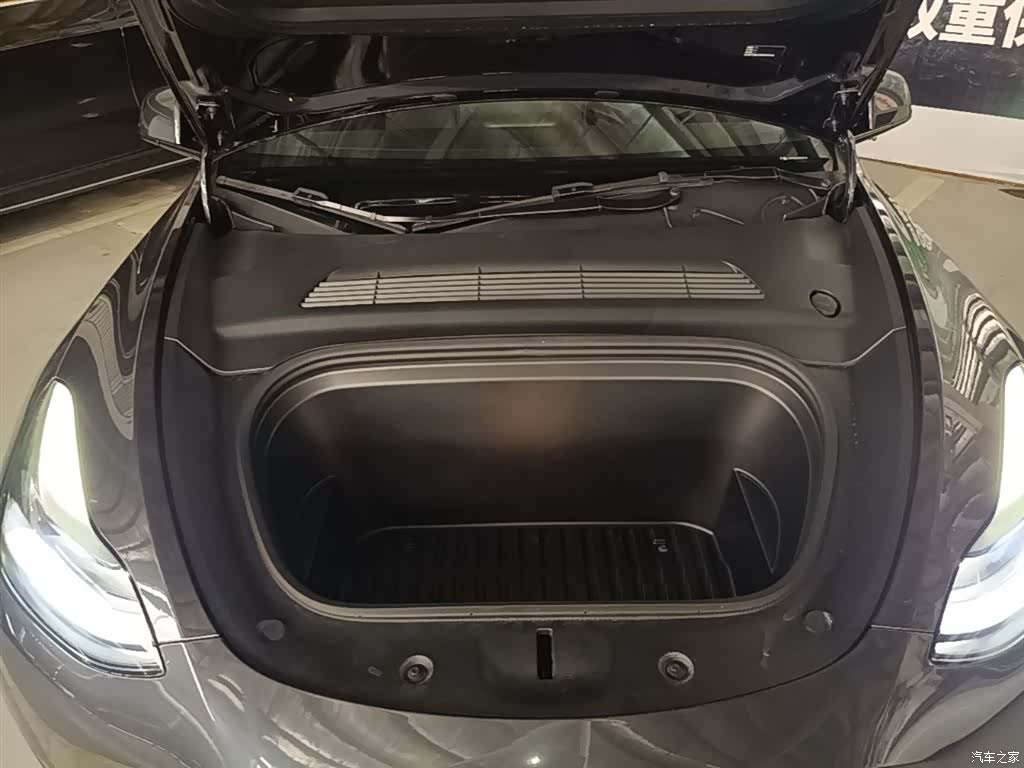 Tesla Model Y, 2024 20