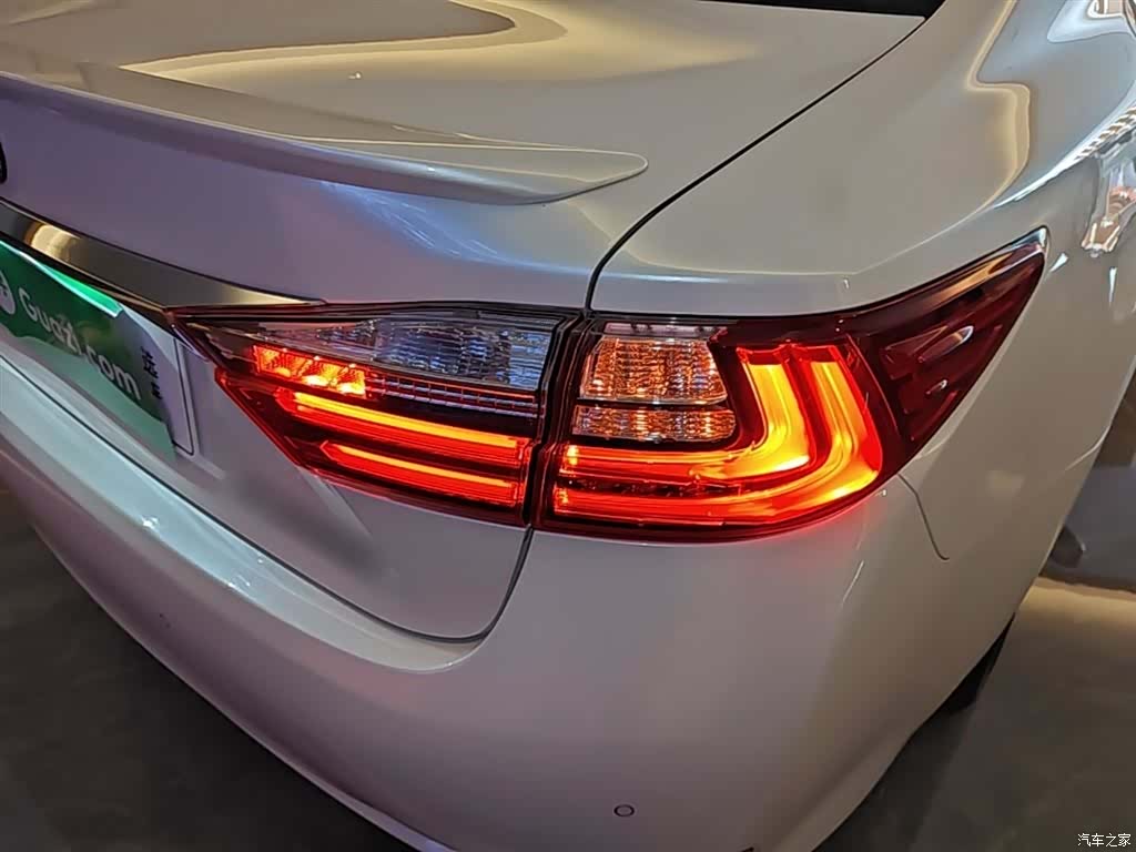 Lexus ES, 2016 8