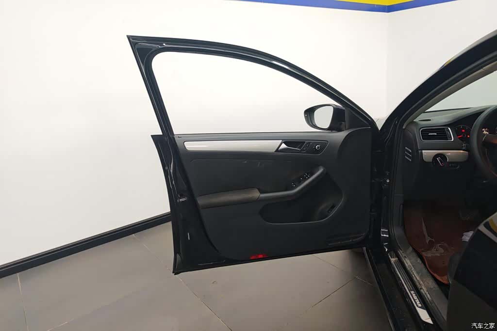 Volkswagen Sagitar, 2015 7