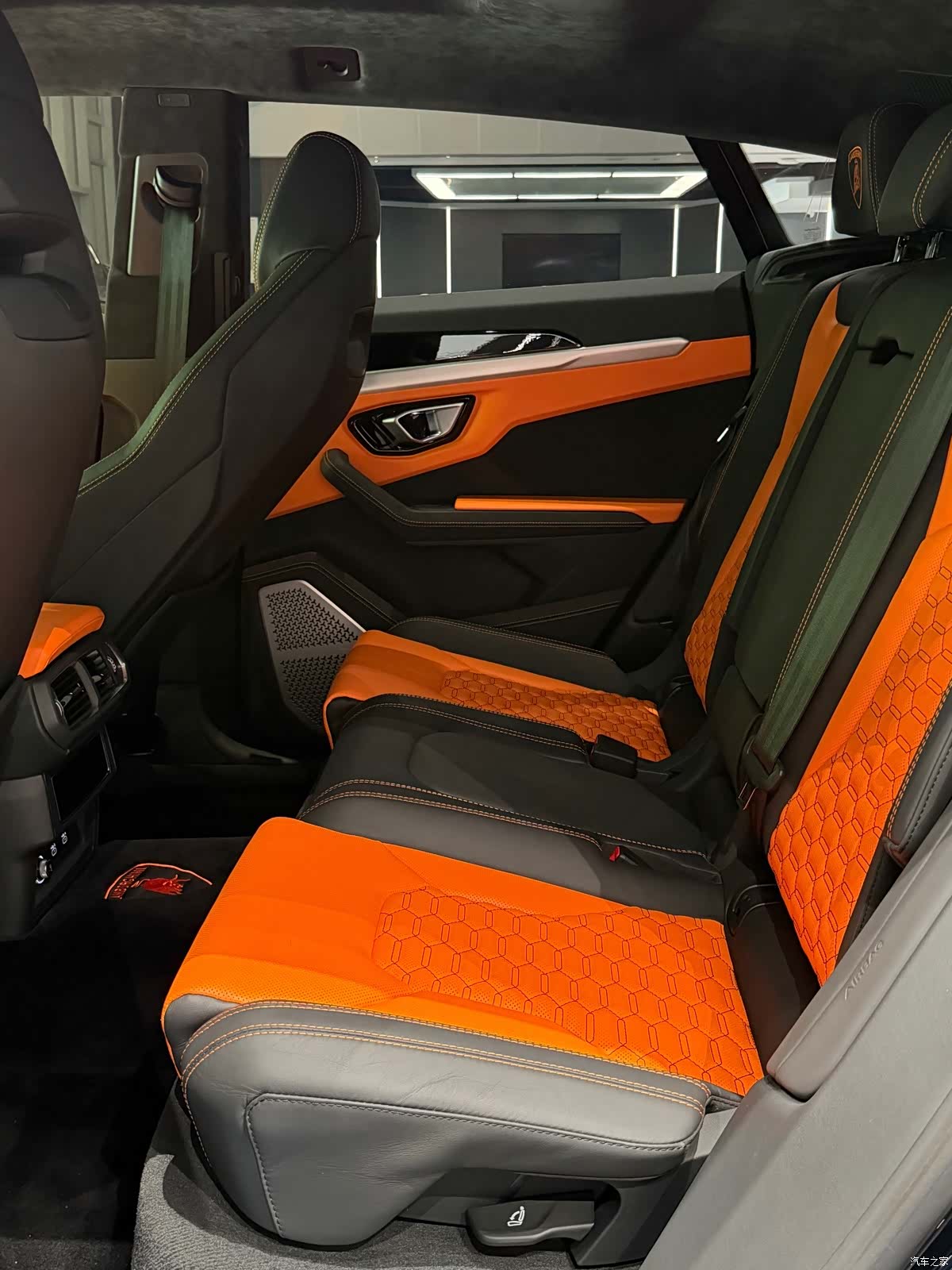 Lamborghini Urus, 2022 12