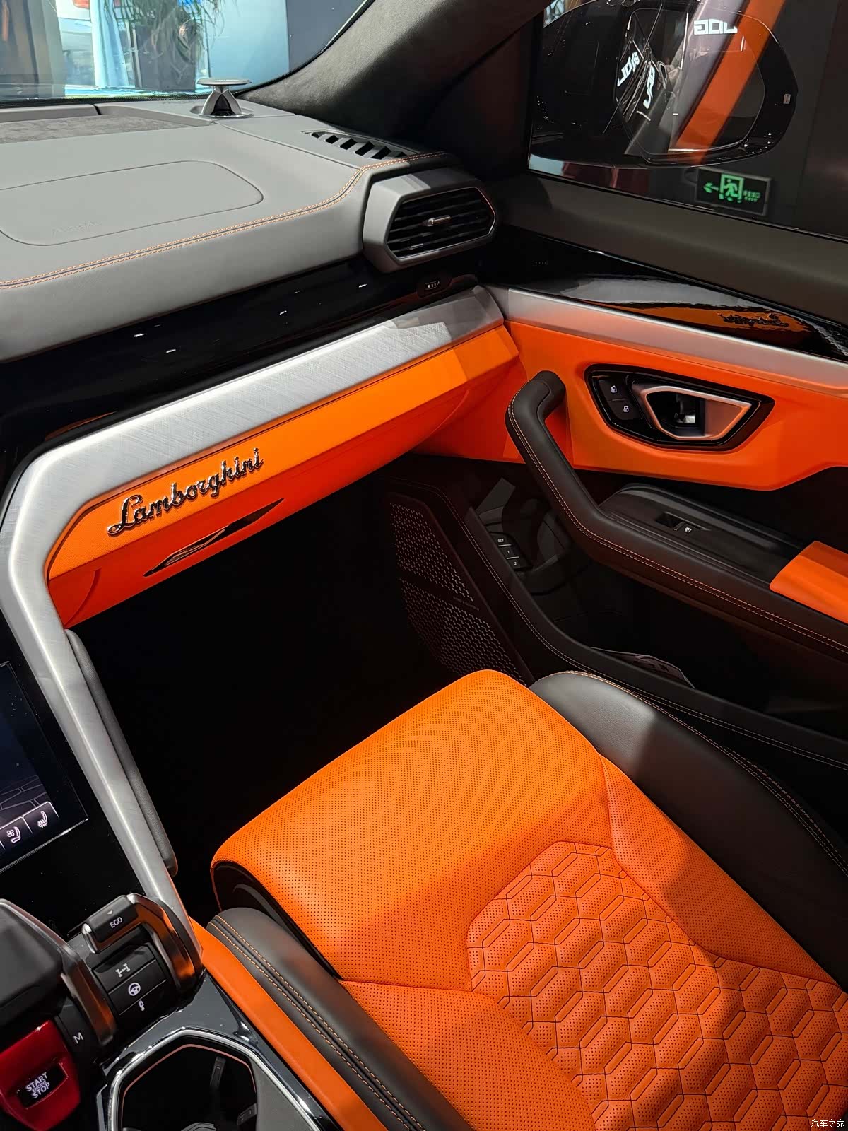 Lamborghini Urus, 2022 16