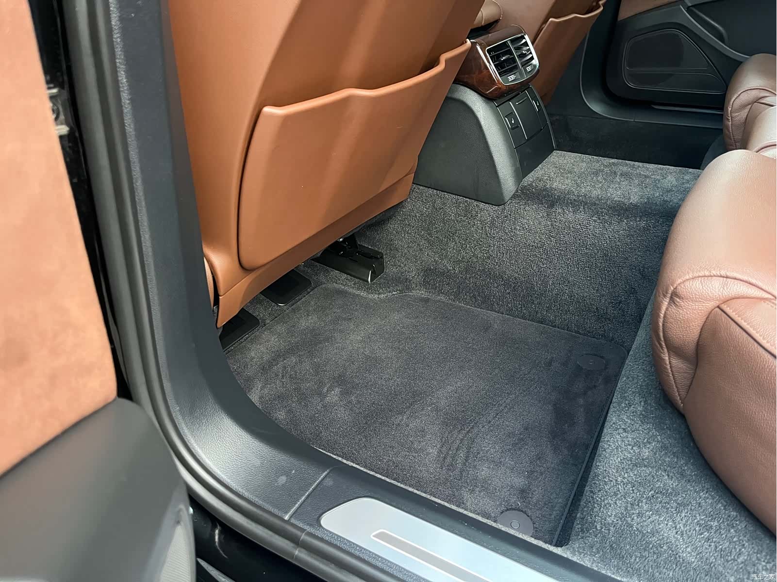 Audi A8L, 2016 24