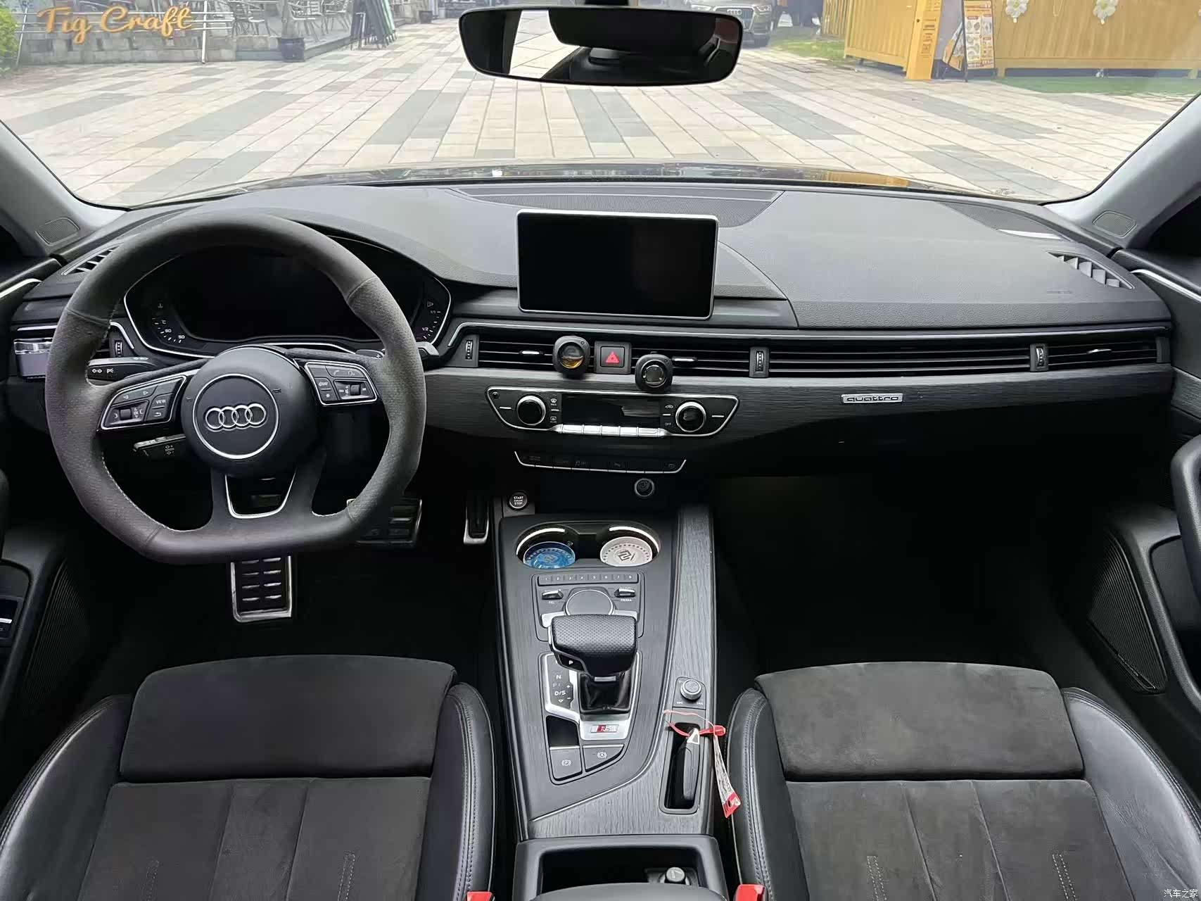 Audi A4L, 2018 все фото