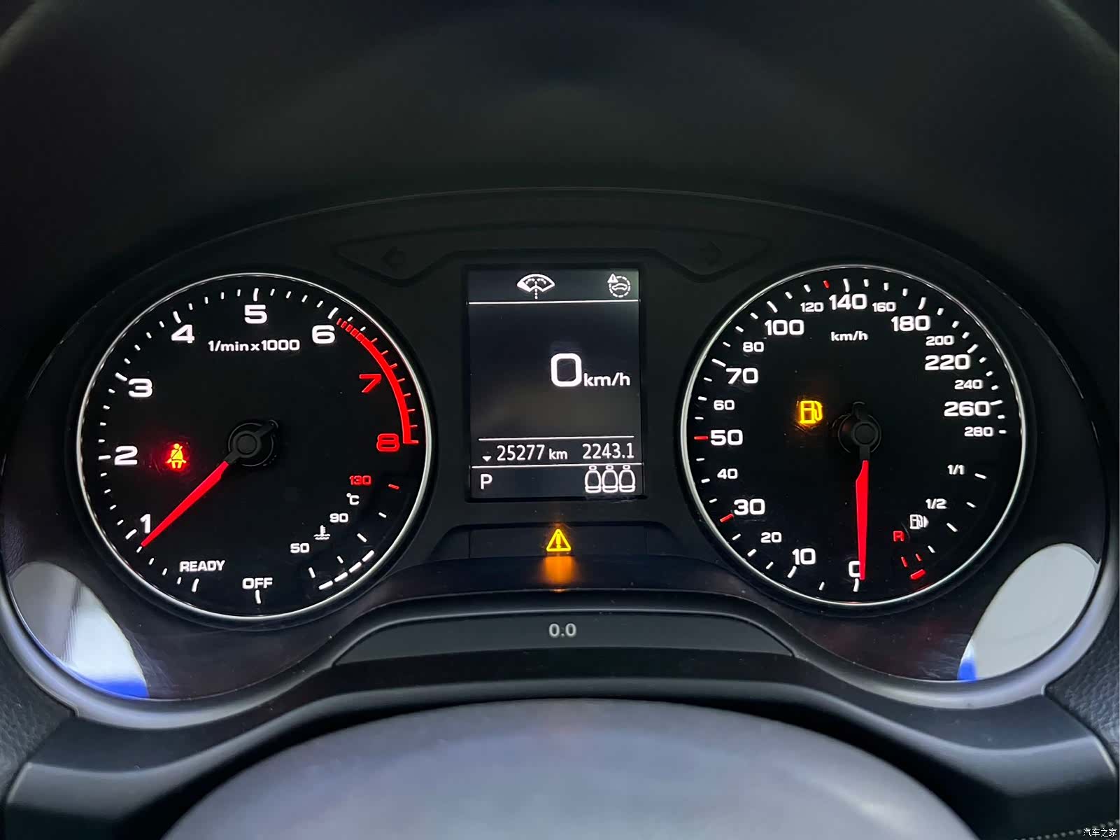 Audi Q2L, 2023 8