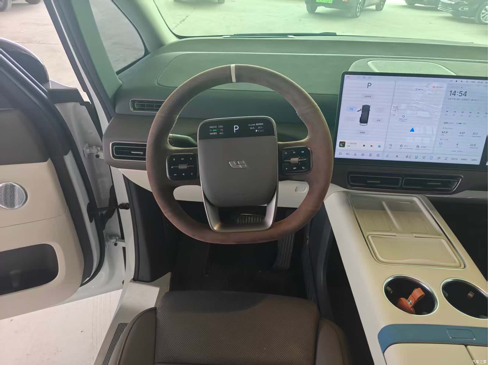 Li Auto MEGA, 2024 6