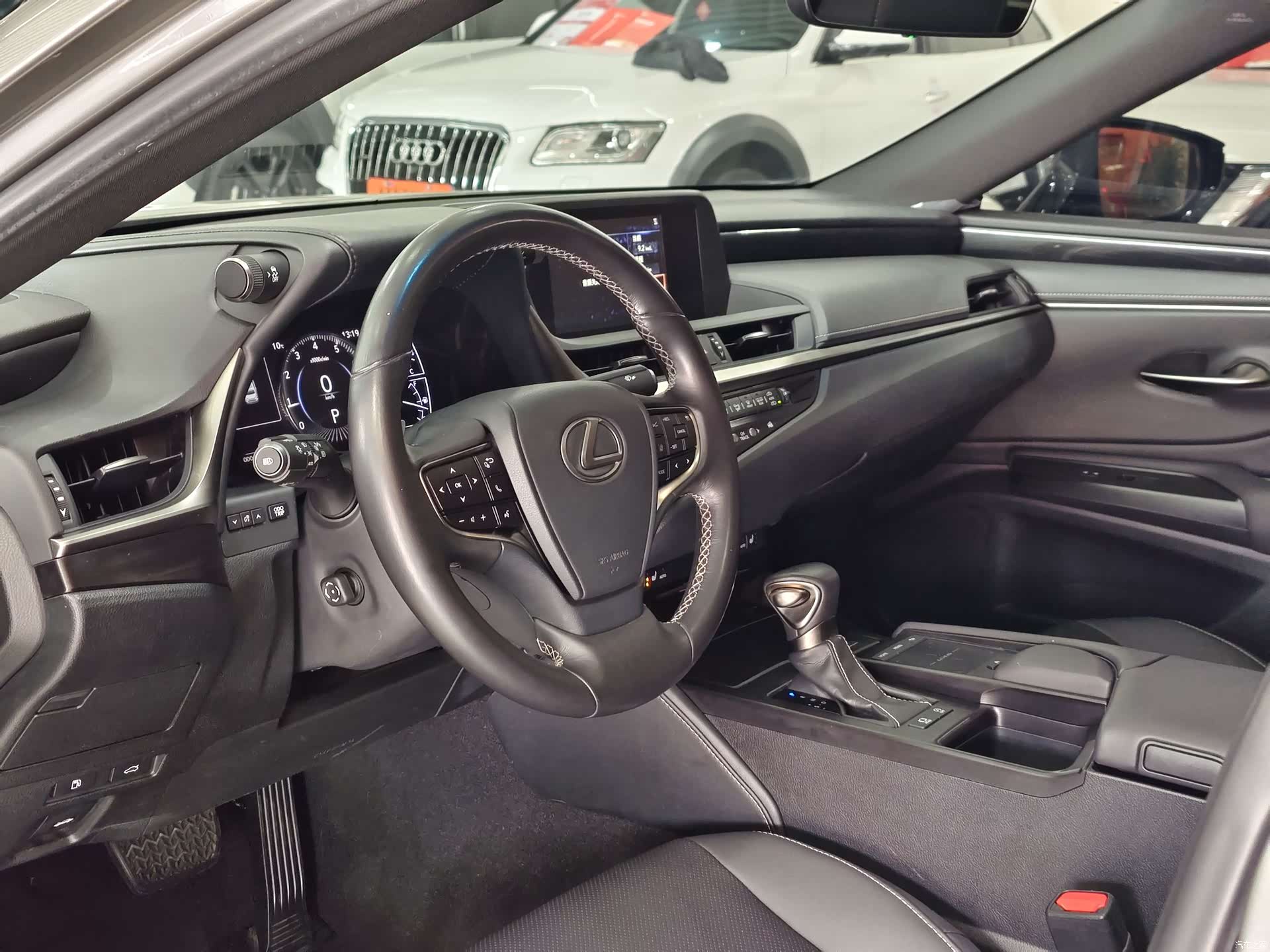 Lexus ES, 2019 7