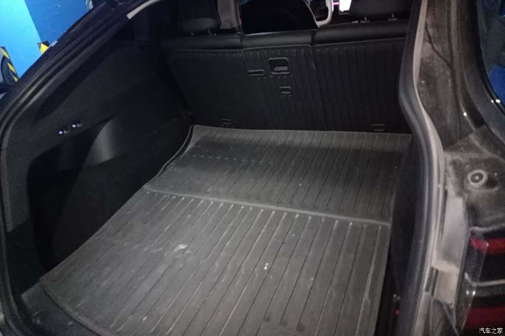 Tesla Model Y, 2024 4