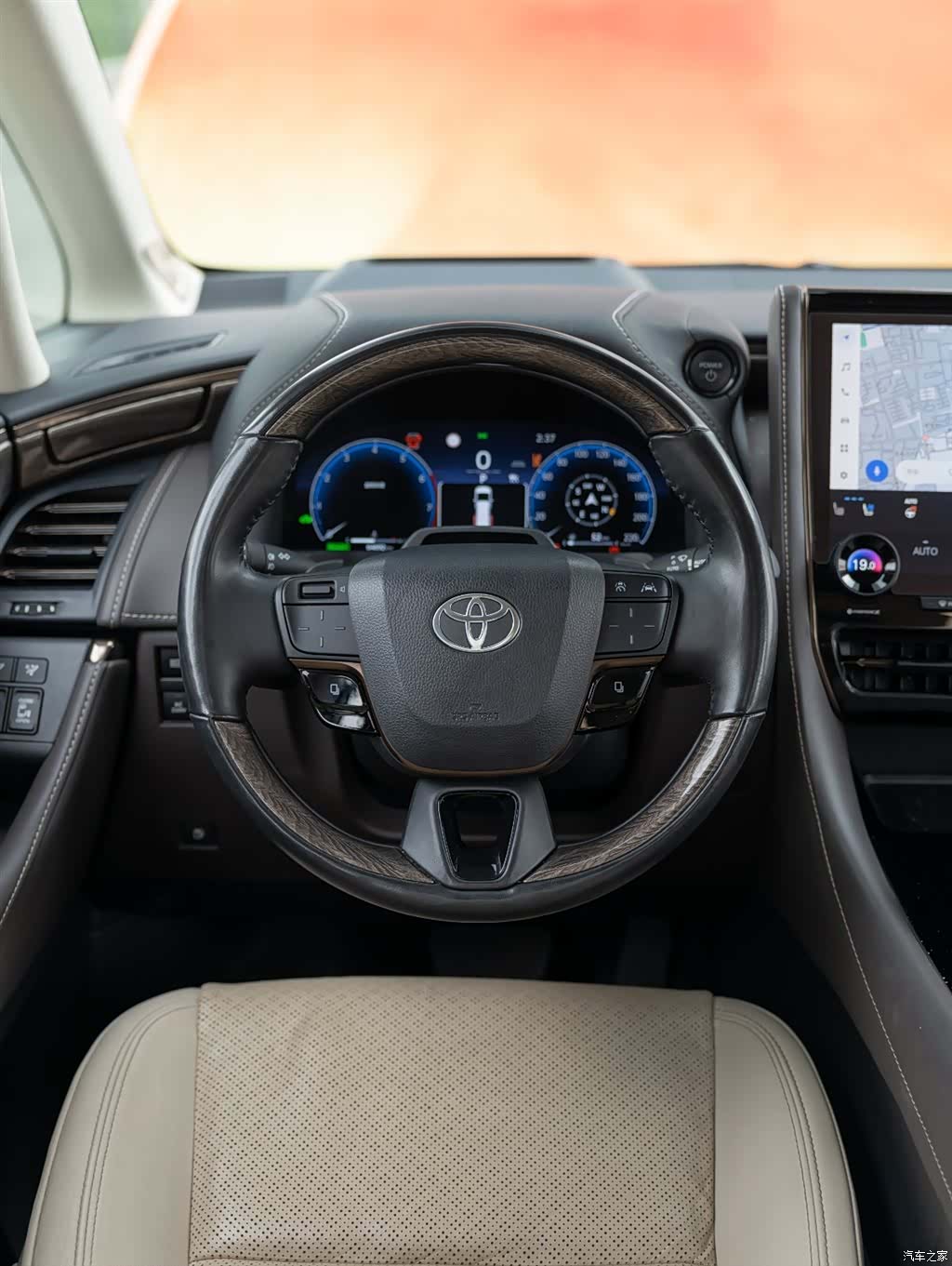 Toyota Alphard, 2024 12