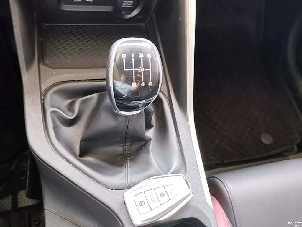 Geely Coolray, 2022 14