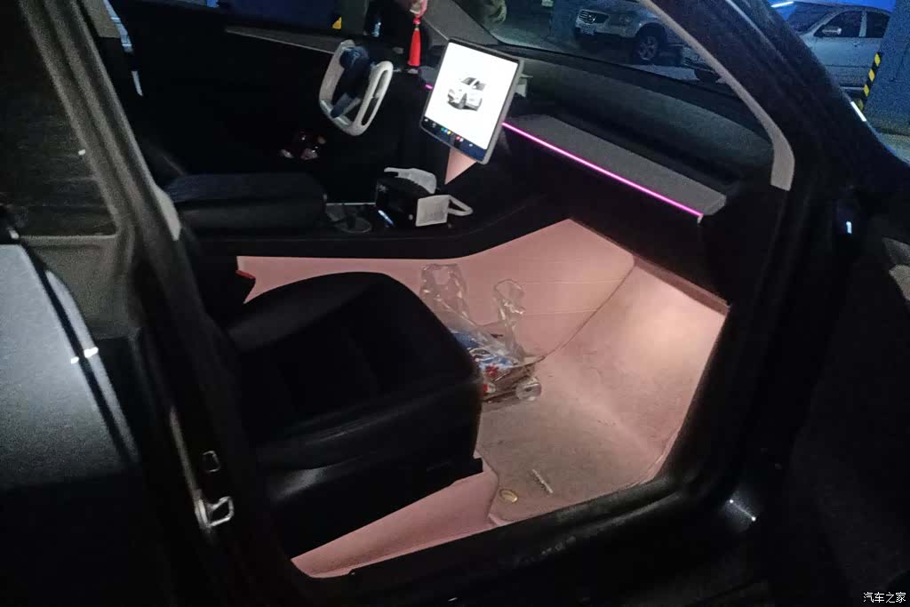 Tesla Model Y, 2024 8