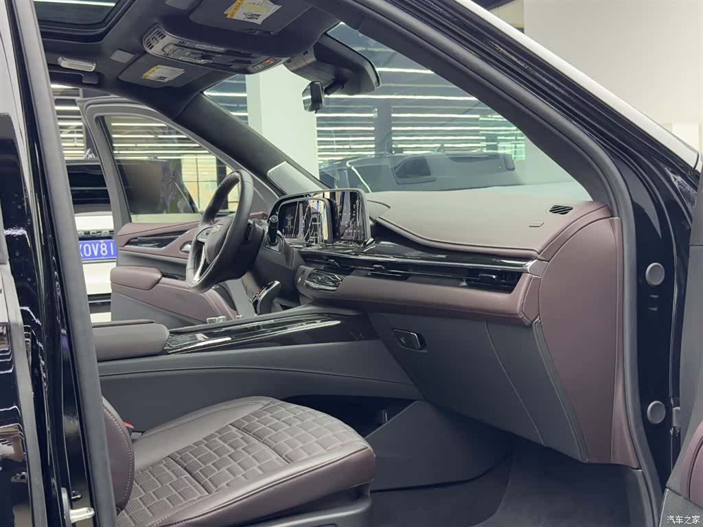 Cadillac Escalade, 2026 10