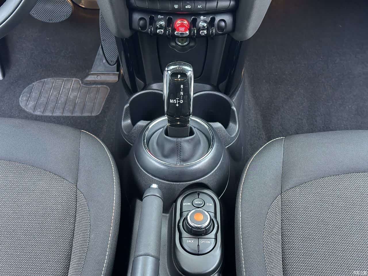 Mini ONE, 2019 12