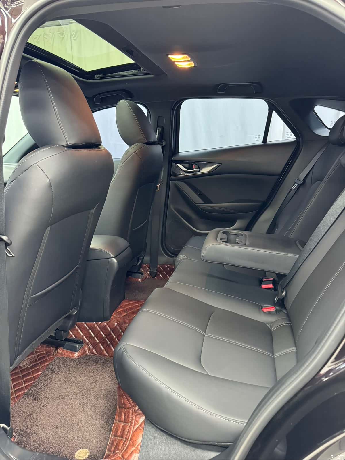 Mazda CX-4, 2023 12