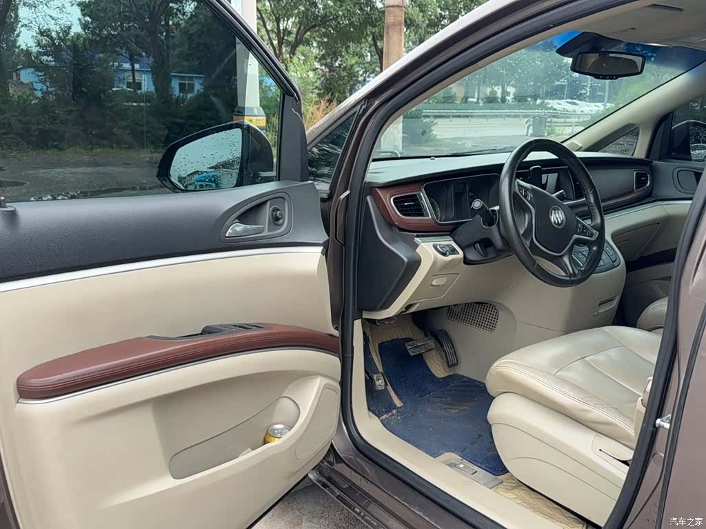 Buick GL8, 2015 10