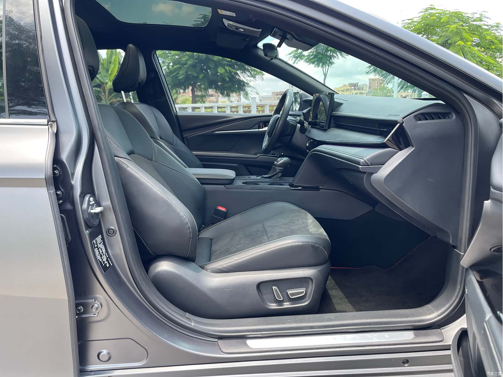 Toyota Camry, 2025 10