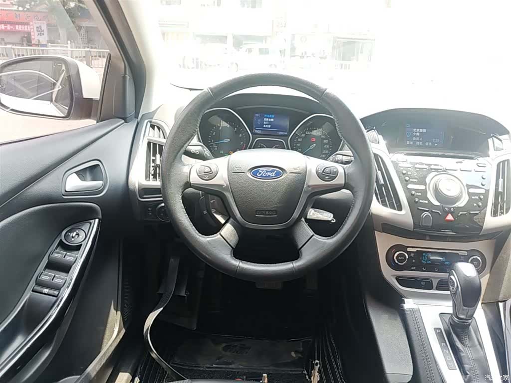 Ford Focus, 2015 11