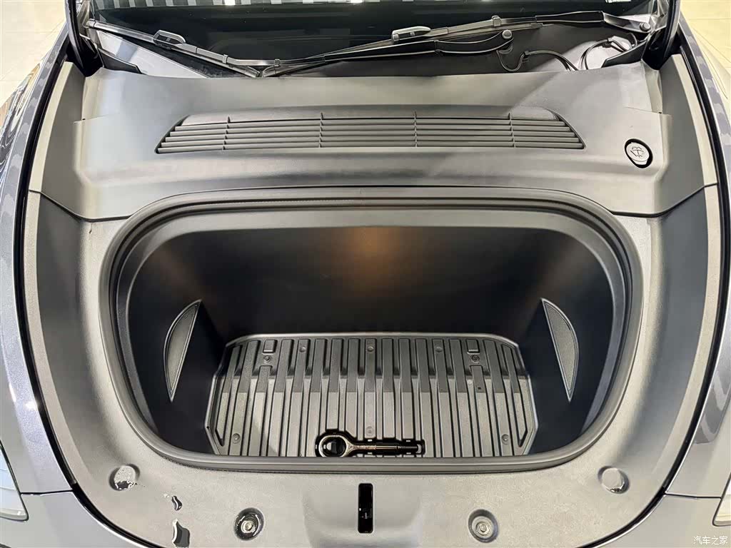 Tesla Model Y, 2024 11