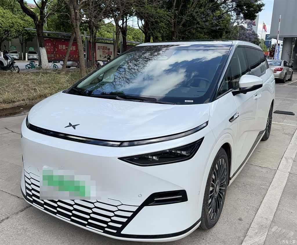 Xpeng X9, 2025 1