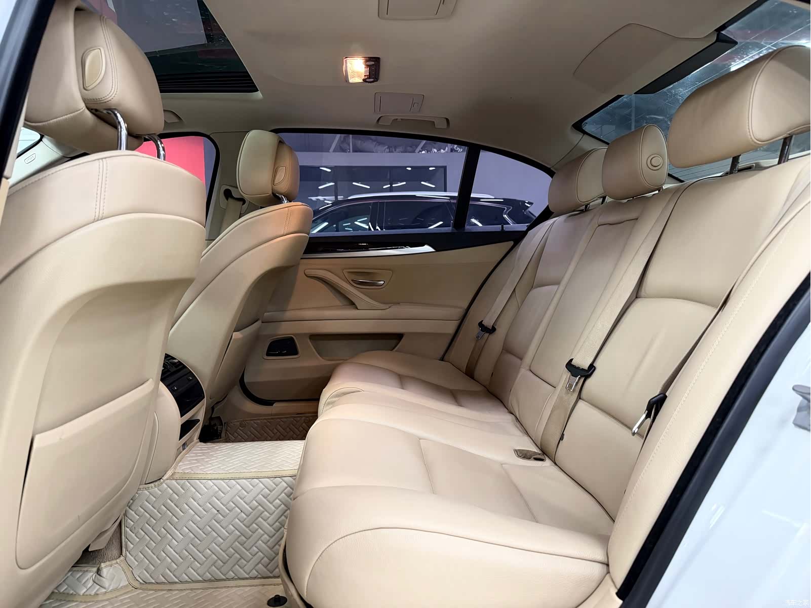 BMW 5 Series, 2013 11