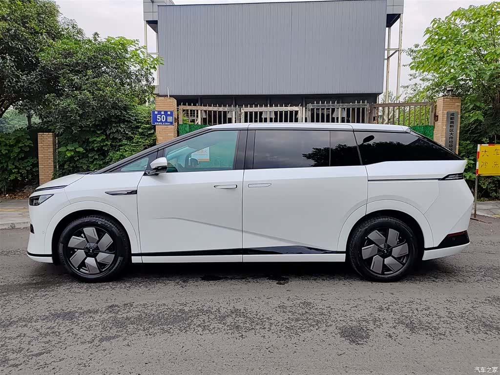 Xpeng X9, 2025 3