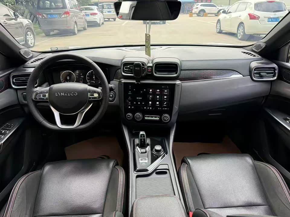 Lynk & Co 03