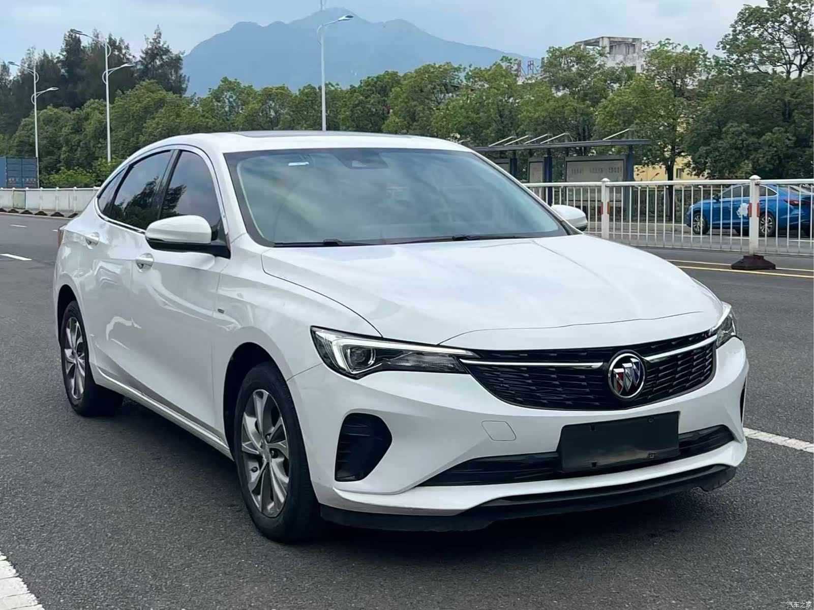 Buick Verano, 2022 3