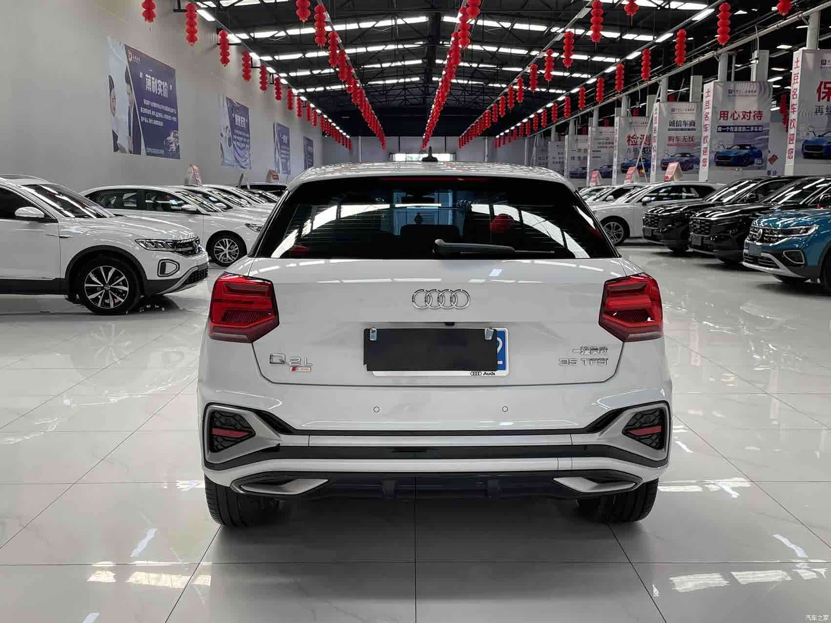 Audi Q2L, 2023 все фото