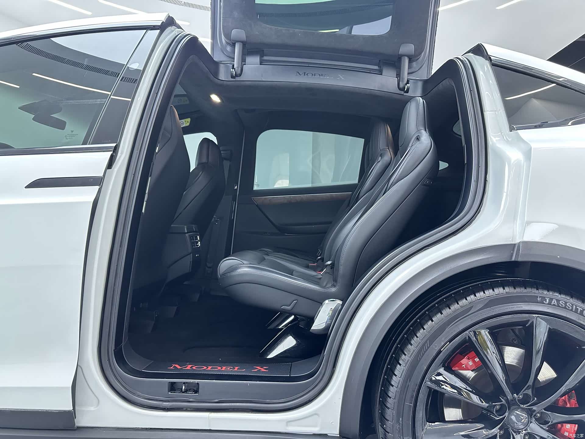 Tesla Model X, 2017 16