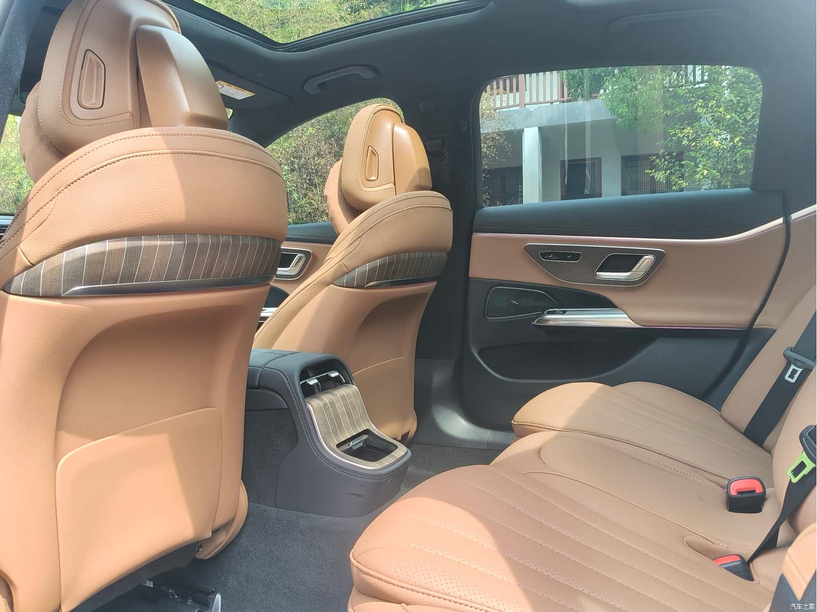 Mercedes-Benz E-Class, 2025 12
