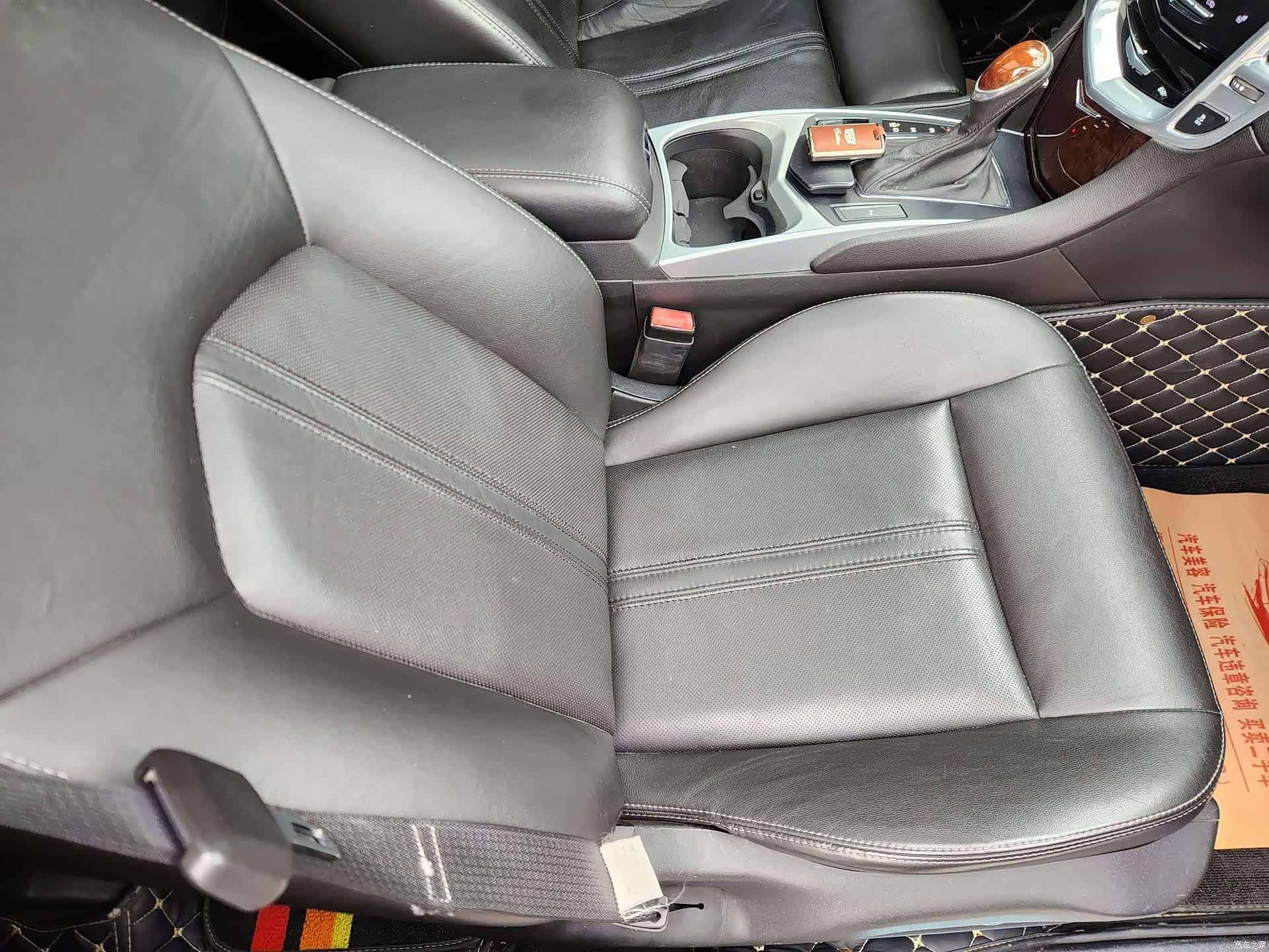 Cadillac SRX, 2012 8