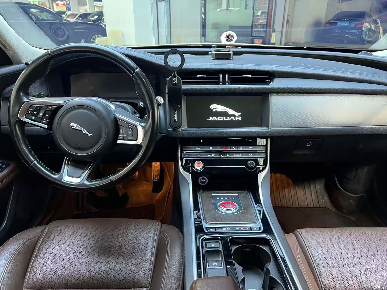 Land Rover XFL, 2018 11