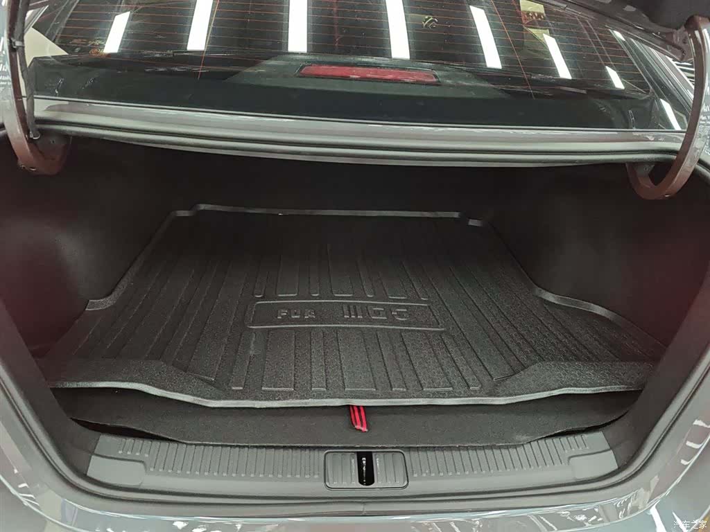 MG MG5, 2025 15