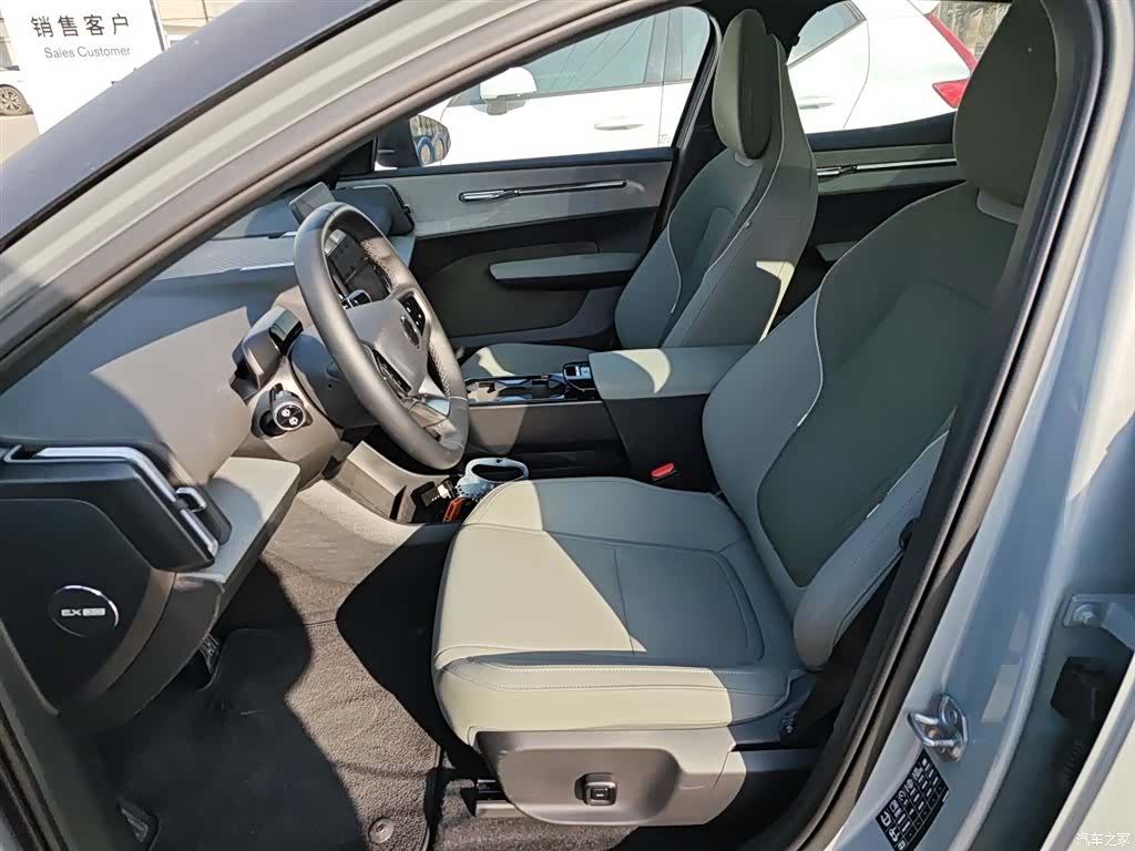 Volvo EX30, 2024 7