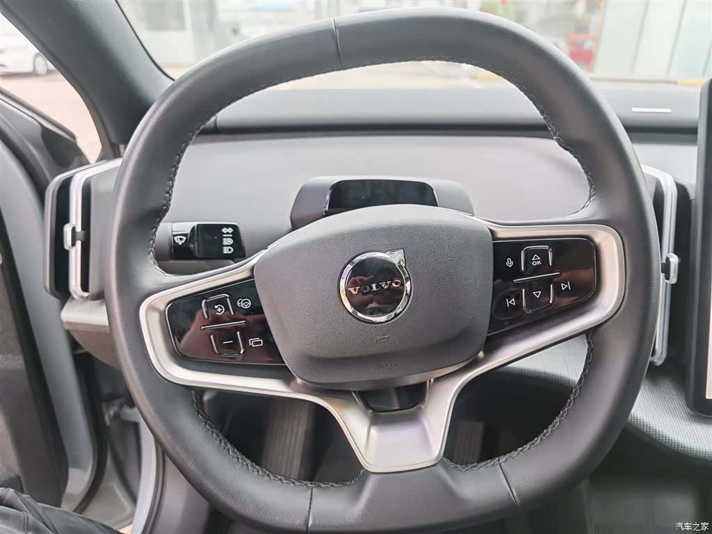 Volvo EX30, 2024 3
