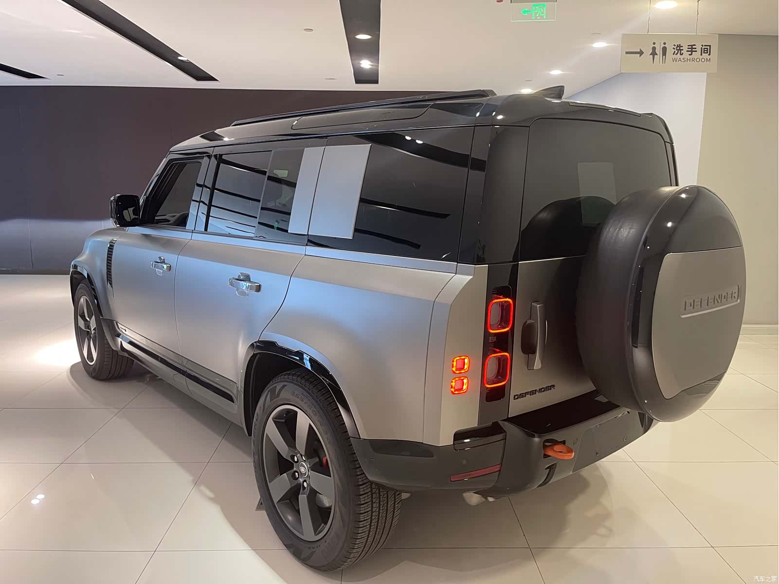 Land Rover Defender, 2024 4