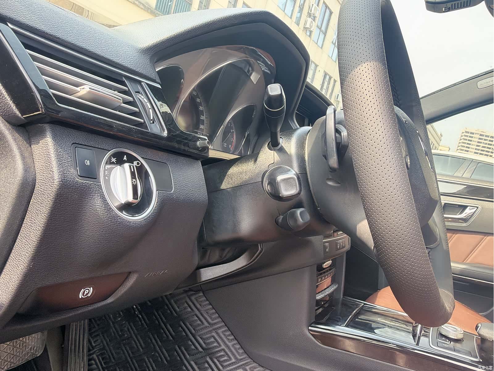 Mercedes-Benz E-Class, 2011 11