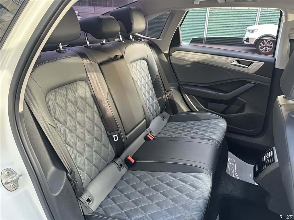 Volkswagen Sagitar, 2025 10