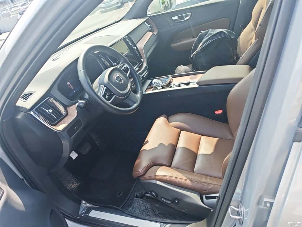 Volvo XC60, 2025 22