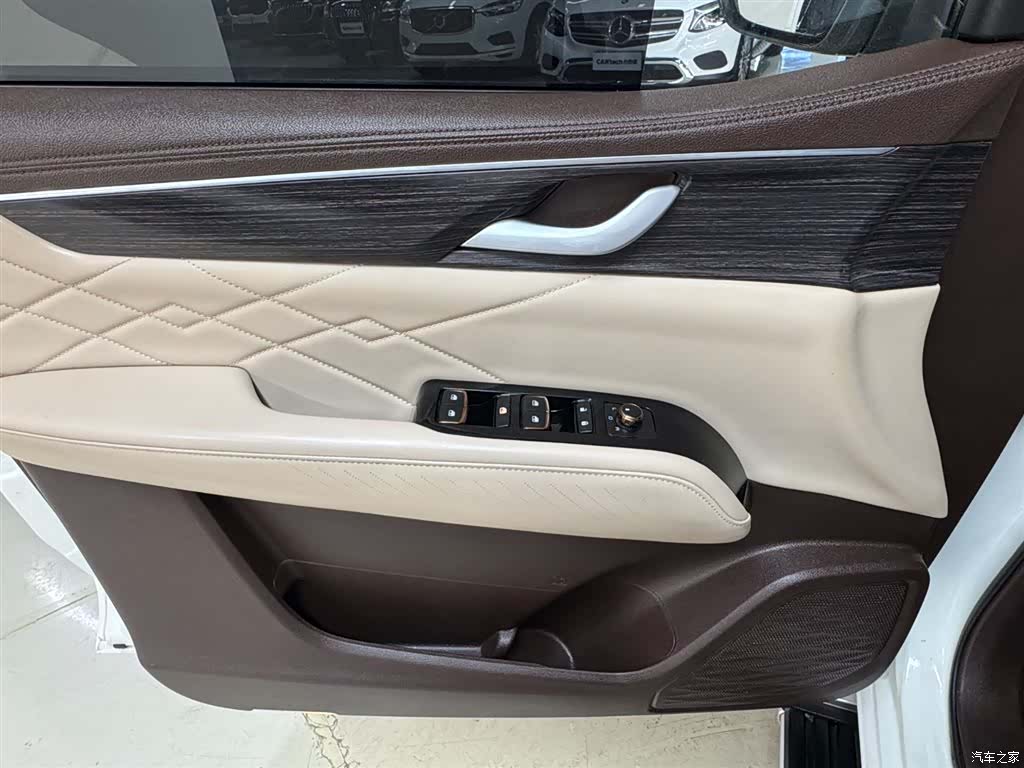 Nissan Paladin, 2024 15