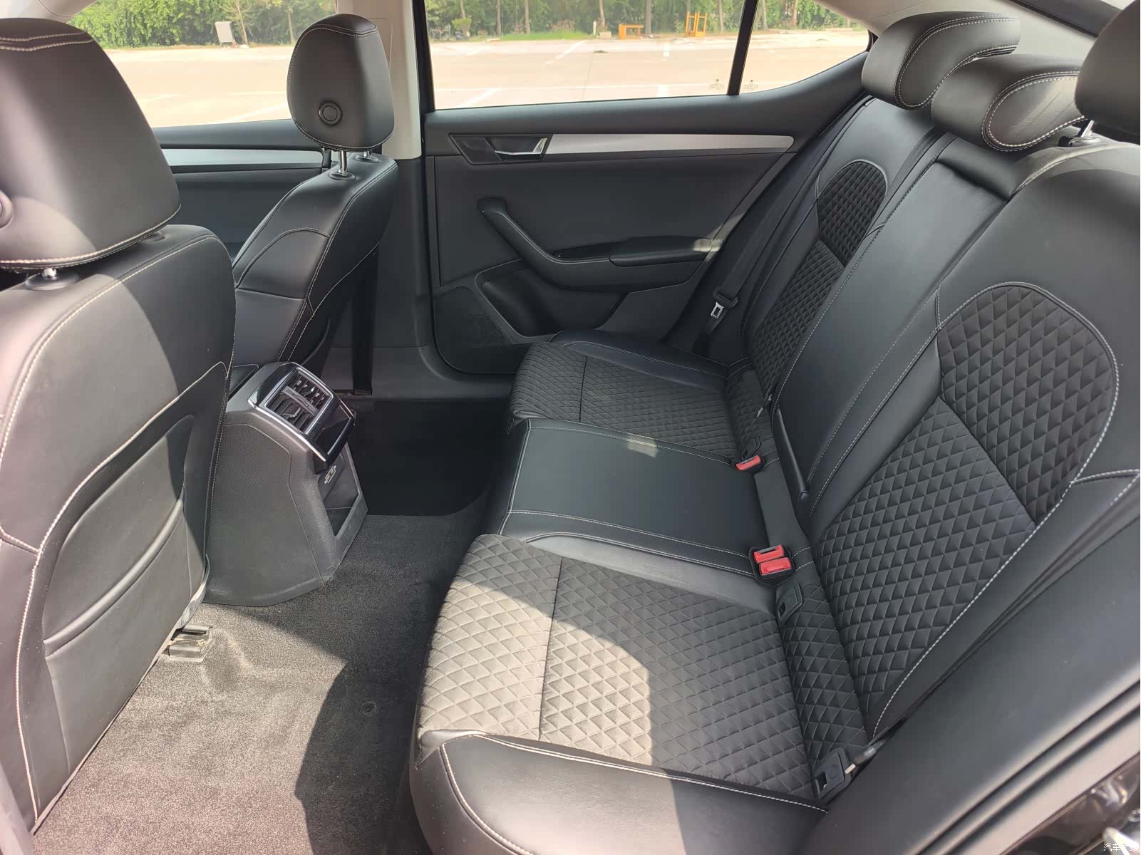Skoda Superb, 2018 9
