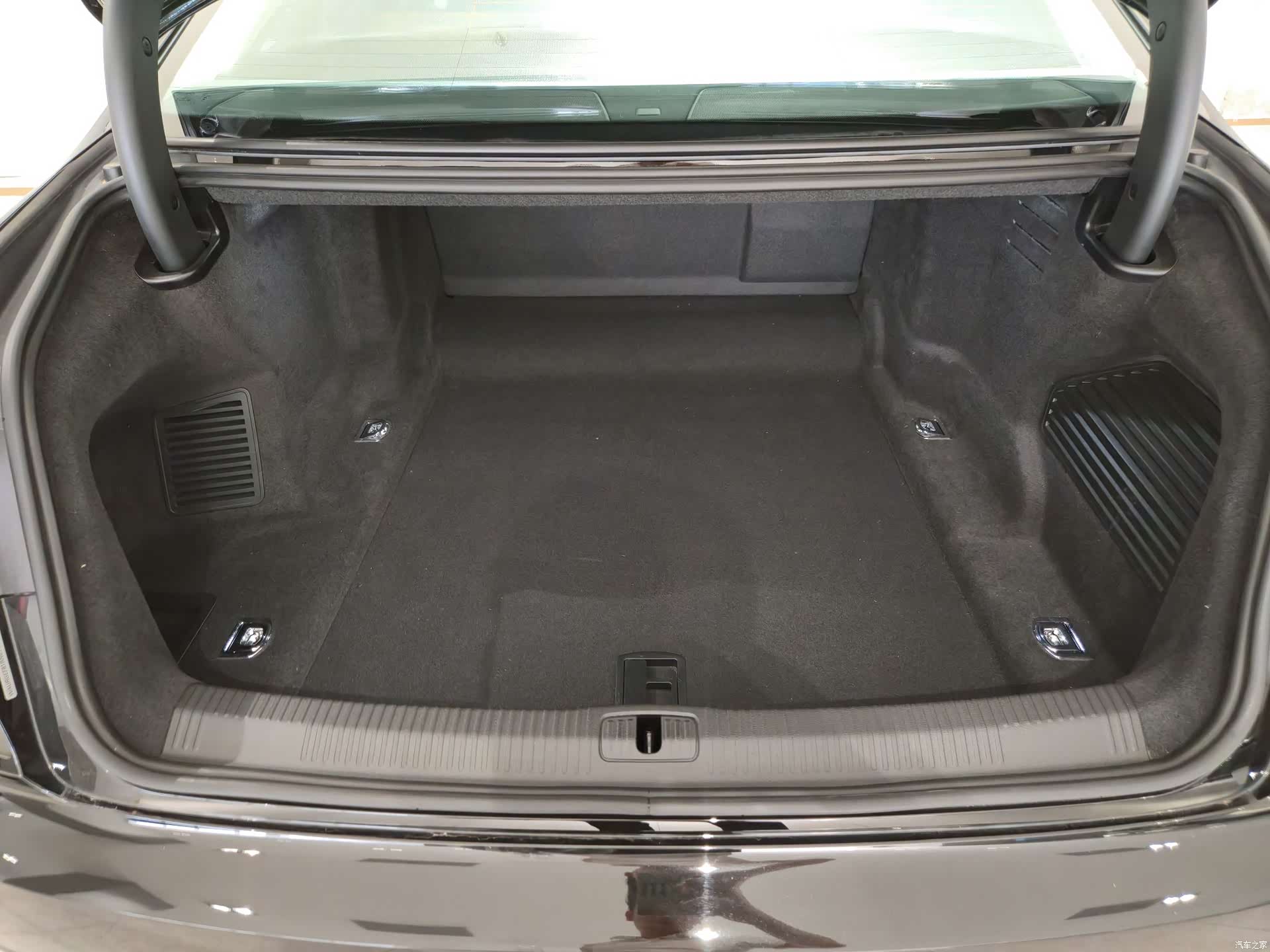 Audi A8L, 2024 22