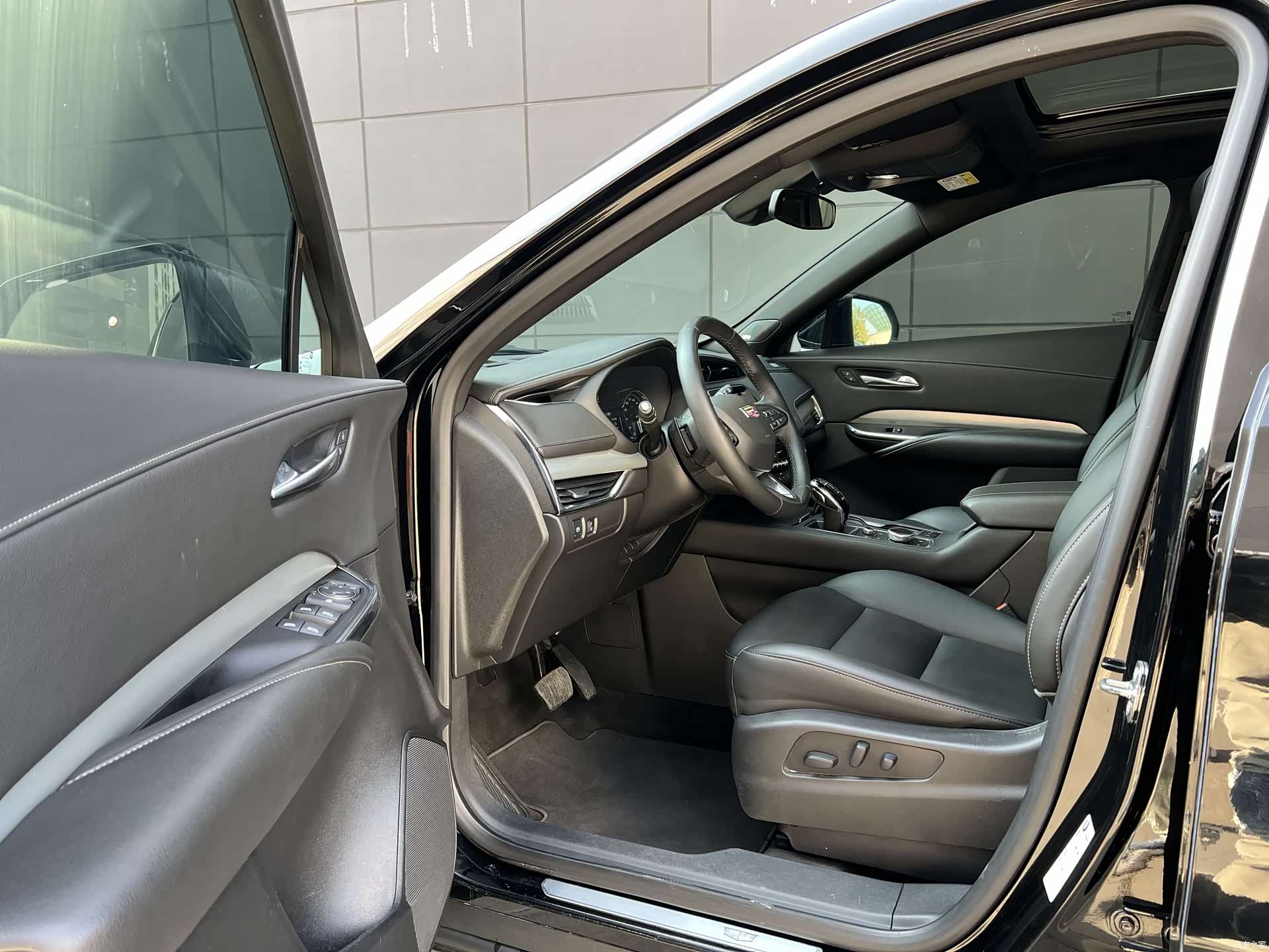 Cadillac XT4, 2023 23
