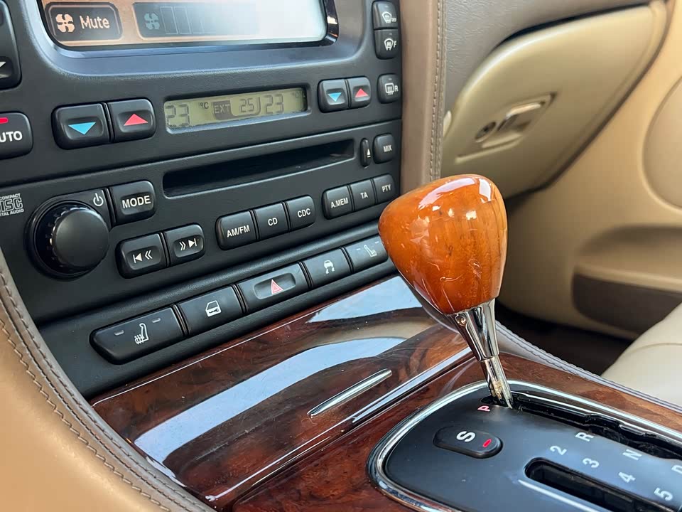 Jaguar S-TYPE